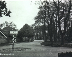 Anloo, gezicht op Brinkstraat..jpg