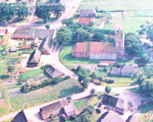 Anloo,luchtfoto Anloo met kerk.jpg