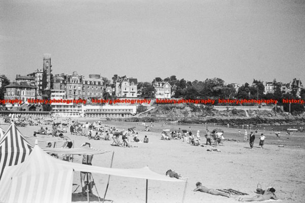 Q000618 Beach at Dinard. France. 1959