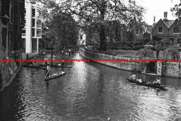 Q001140 Cambridge. Canal boats. c1967