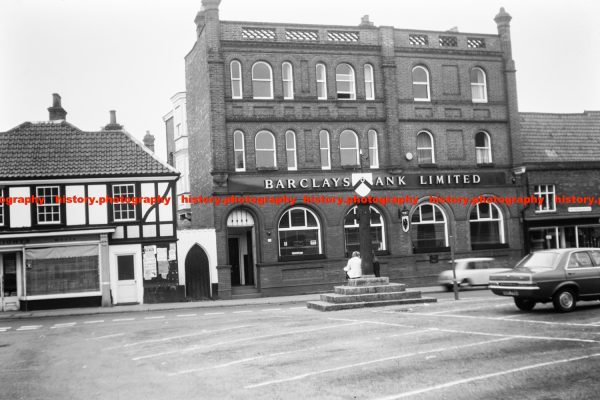 Q002326 Harleston Market. Cross. July 1972. Suffolk