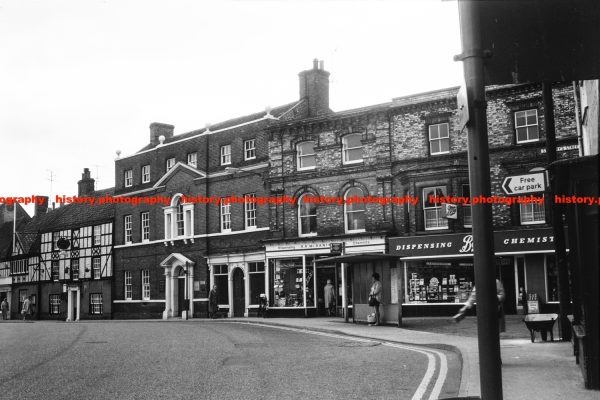 Q002351 Market Place. Bungay. July 1972. Suffolk