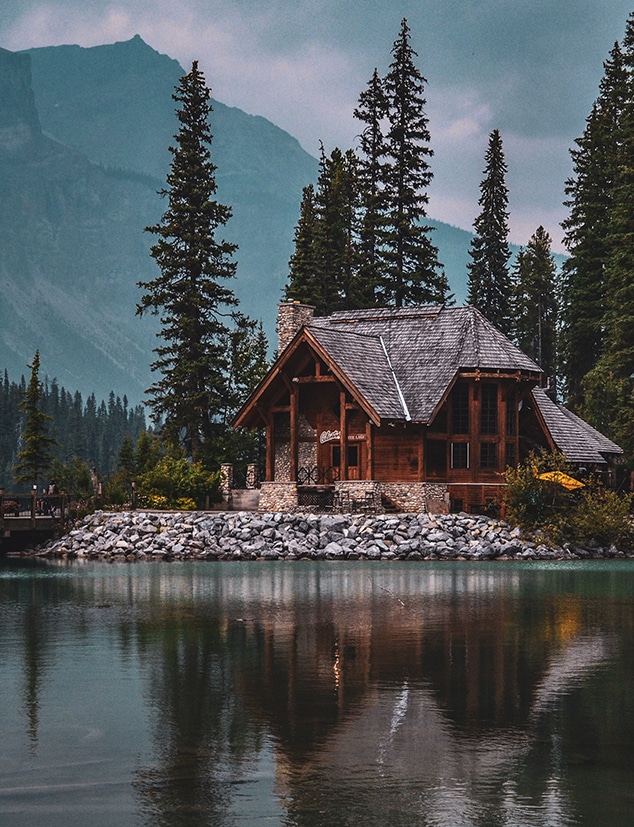 Kom närmare naturen med  egen stuga