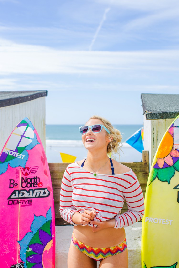 Colourful Cornwall lifestyle photography with Lucie Rose Donlan by Marianne Taylor. Click through for more!