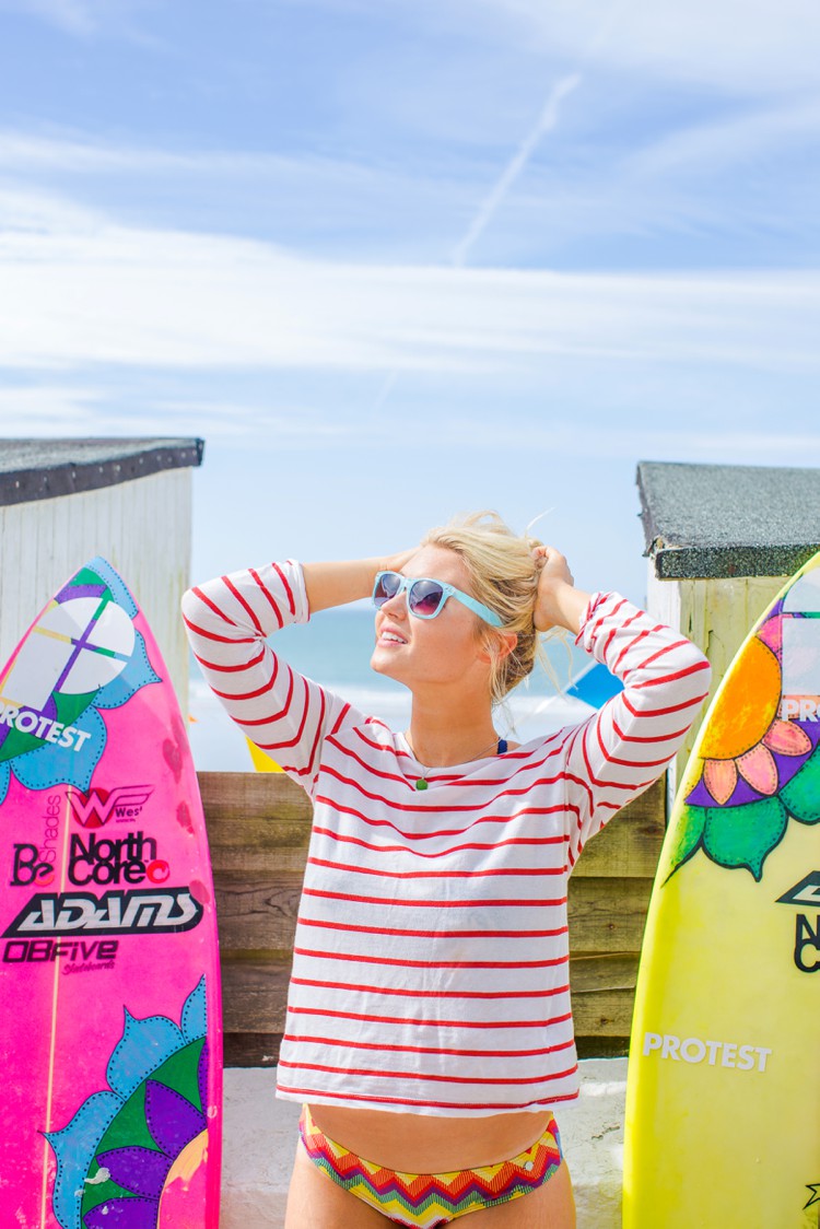 Colourful Cornwall lifestyle photography with Lucie Rose Donlan by Marianne Taylor. Click through for more!