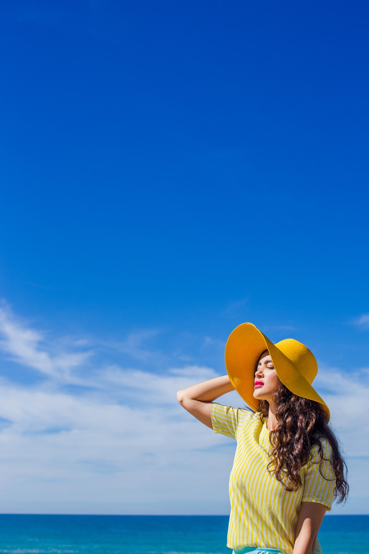 Colourful Cornwall lifestyle photography with Shirsti Shrestha by Marianne Taylor. Click through for more!