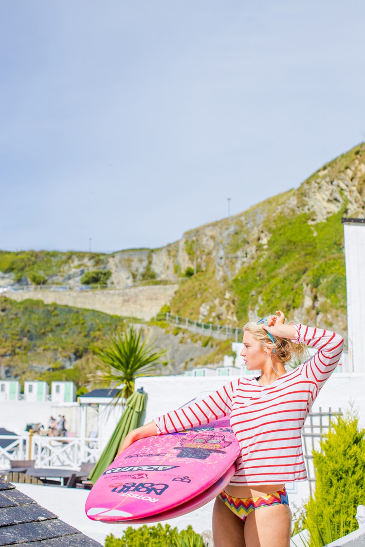 Colourful Cornwall lifestyle photography with Lucie Rose Donlan by Marianne Taylor. Click through for more!