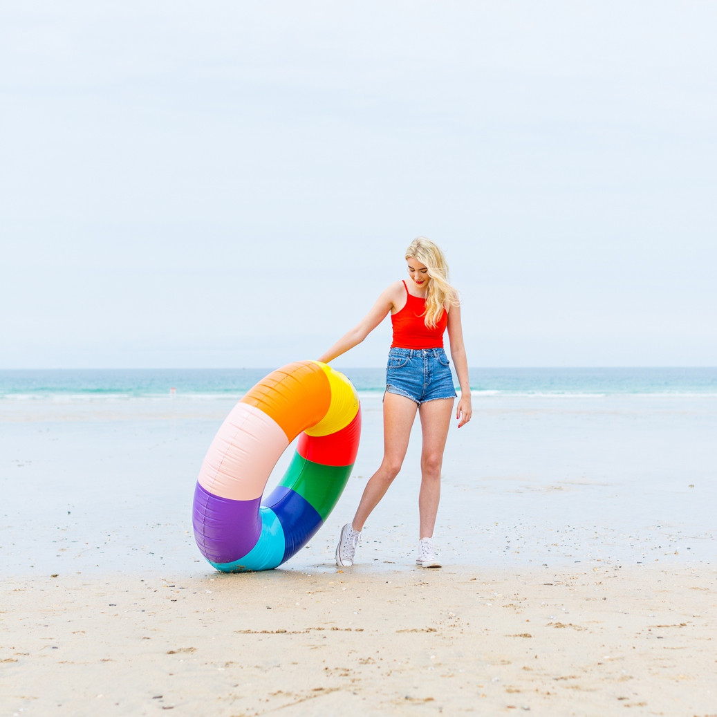 Colourful beach lifestyle photography. Cornwall photography & styling by Marianne Taylor.