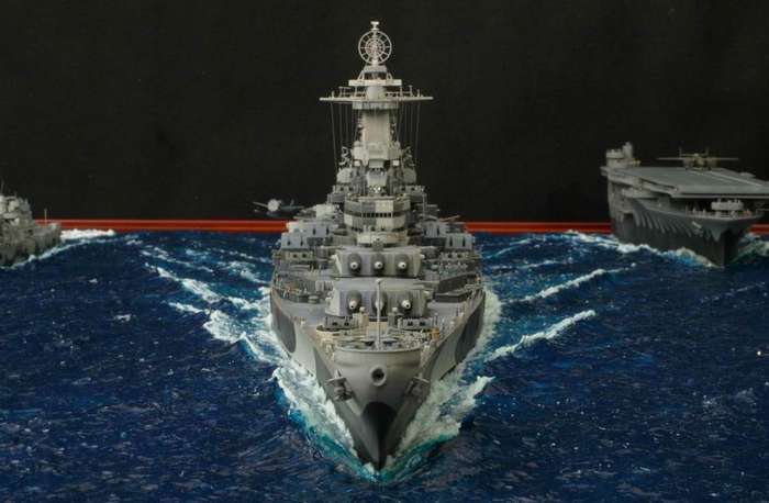 USS Missouri in navigazione - Diorama