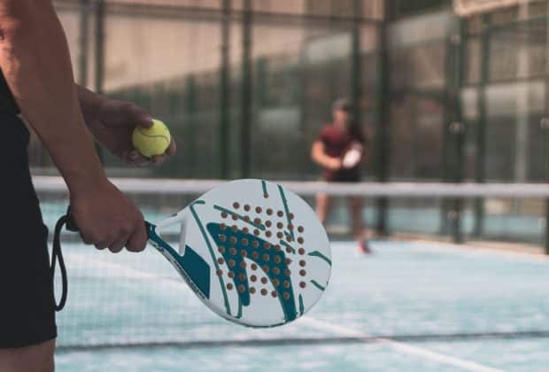 Read more about the article Hvordan spille padel