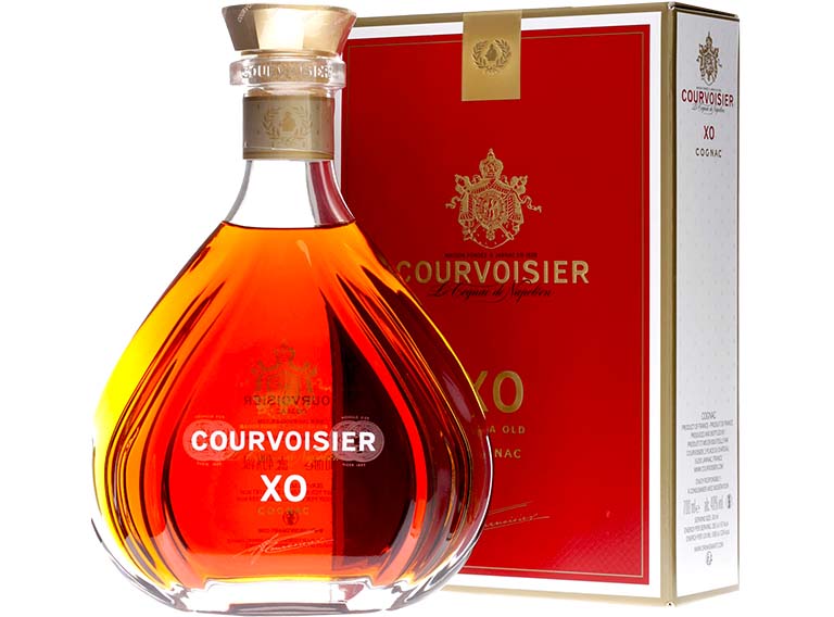 Fles Courvoisier X.O. cognac met diepe amberkleur