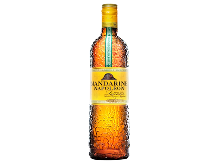 Fles luxe mandarijnlikeur met diepe amberkleur en klassieke uitstraling