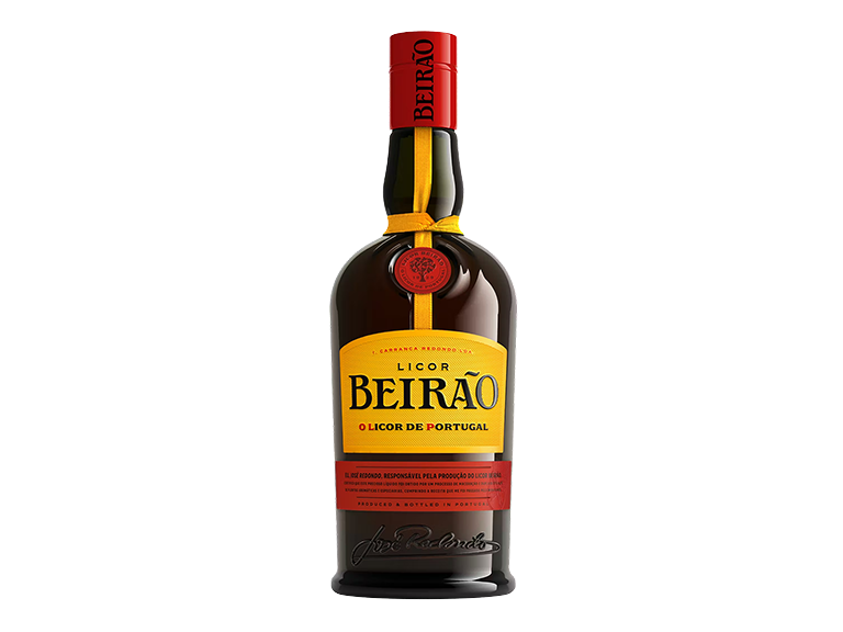 Fles Licor Beirão Portugese kruidenlikeur met zachte en volle smaak