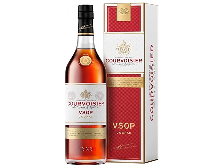 Fles Courvoisier V.S.O.P. cognac met warme amberkleur