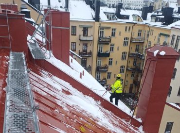 Professionella taksnöborttagningstjänster i Stockholm