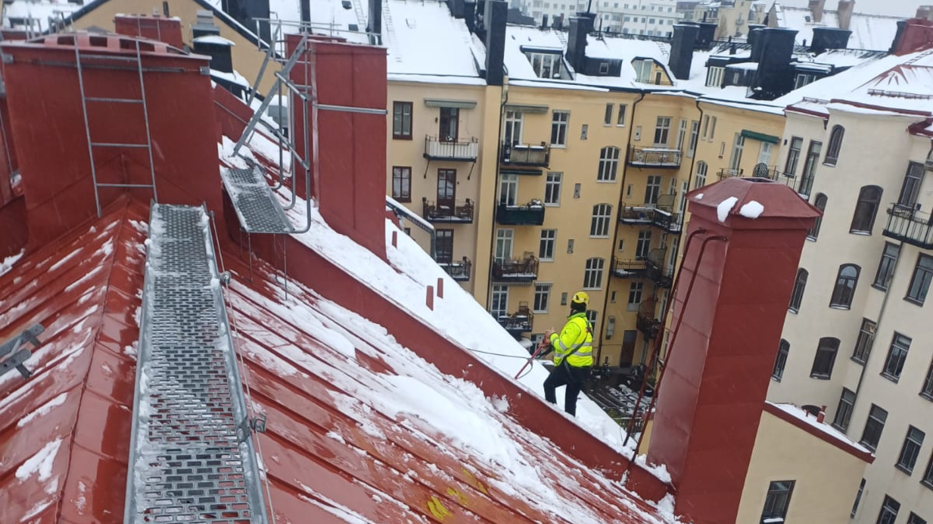 Professionella taksnöborttagningstjänster i Stockholm