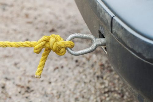 een auto slepen met touw
