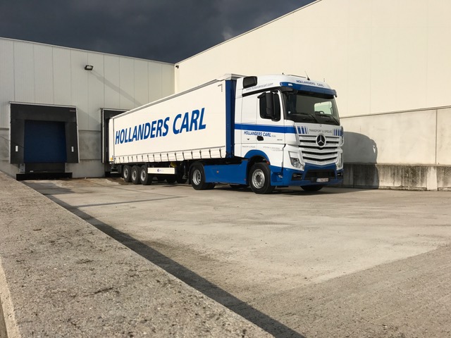 Hollanders Carl Logistics specialized in road transport, storage, loading and unloading of containers with various types of goods.