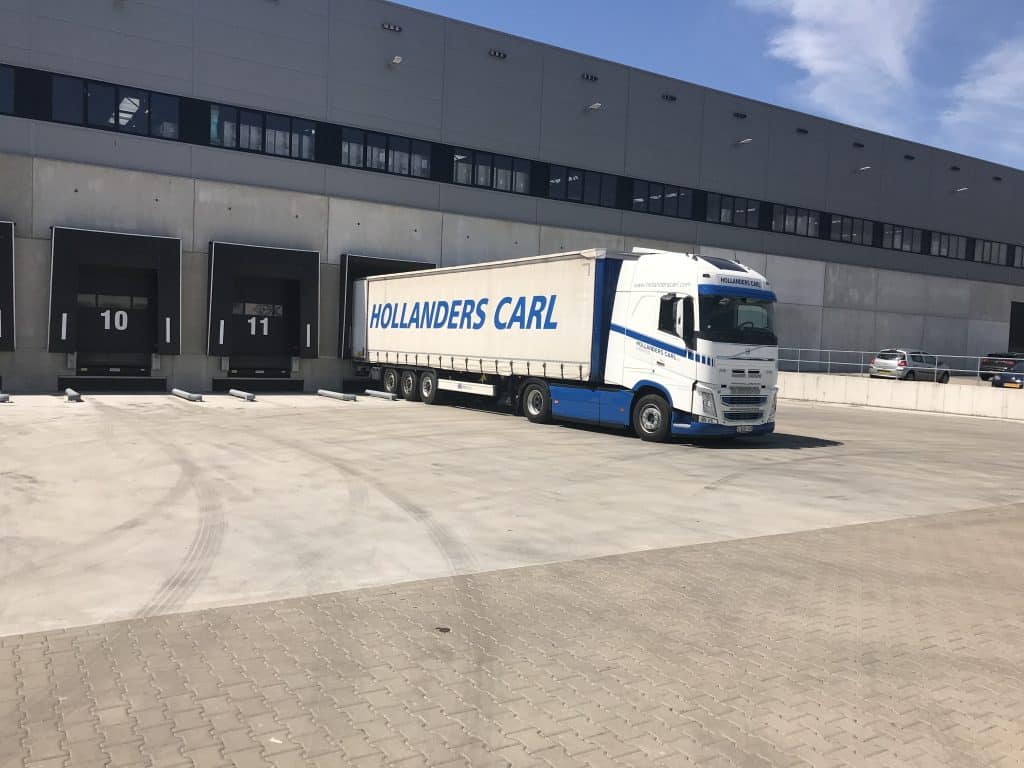 Hollanders Carl Logistics specialized in road transport, storage, loading and unloading of containers with various types of goods.