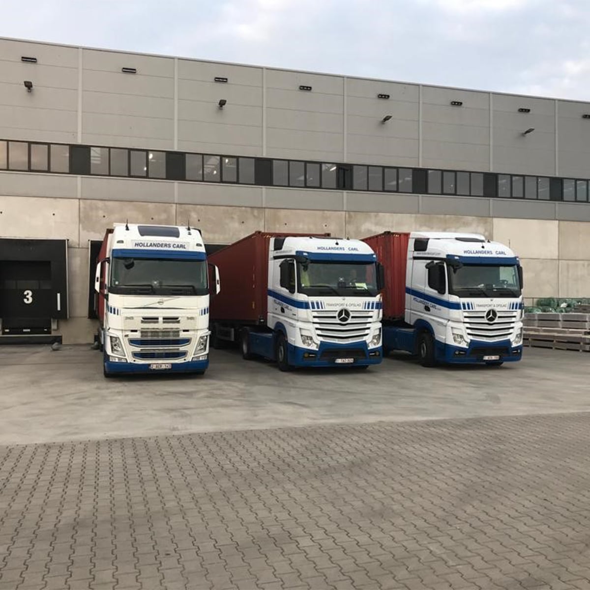 Hollanders Carl Logistics specialized in road transport, storage, loading and unloading of containers with various types of goods.