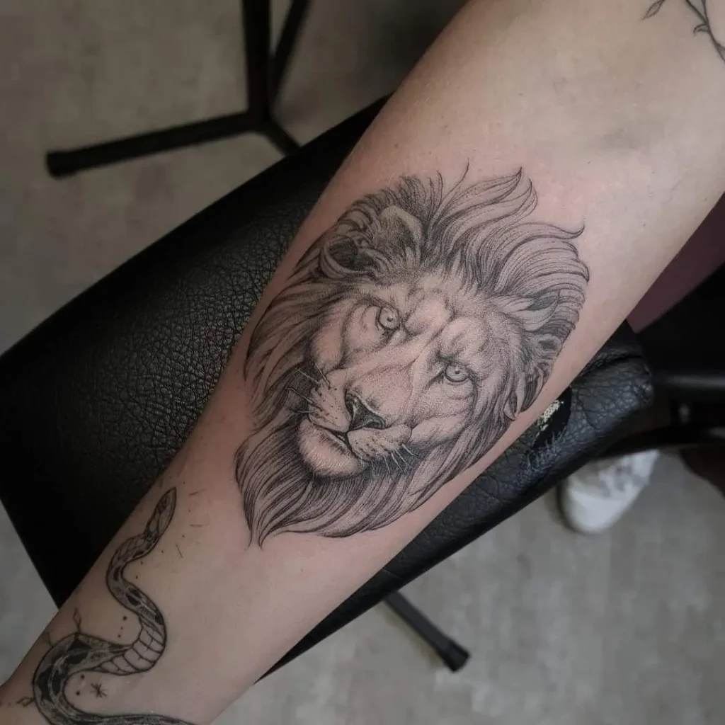 single needle tattoo lion leeuw tattoo