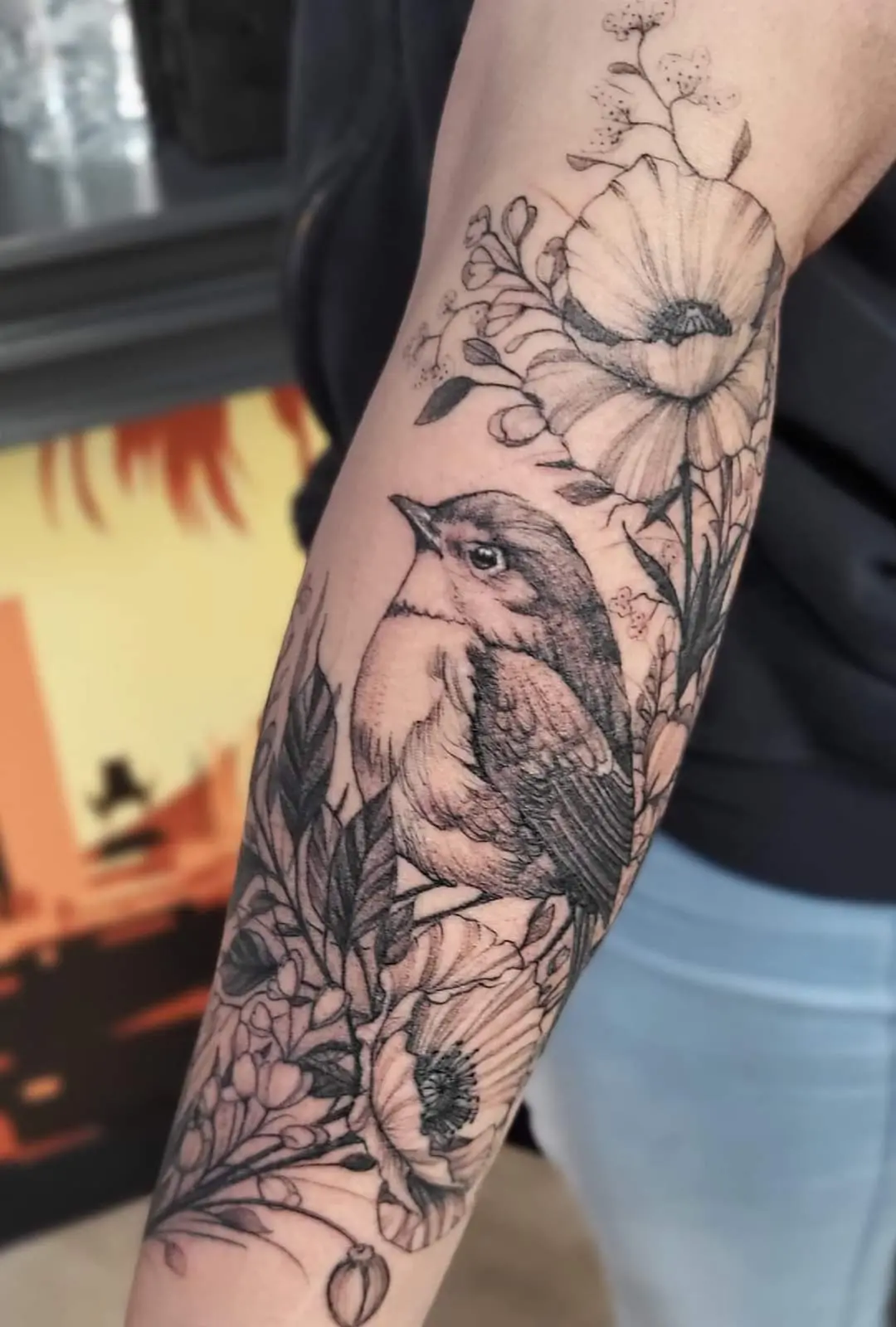 bloemen tattoo minimalistisch met vogel
