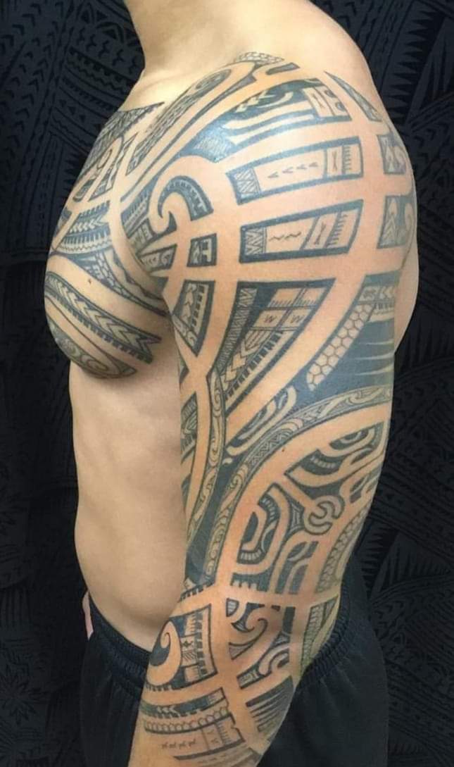 Polynesische tattoosleeve mixed stijl maori marquesan samoan