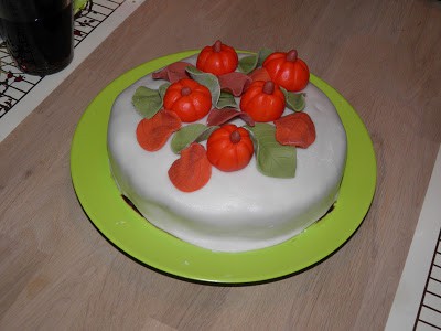 Efterårskage marcipankage med æblemos