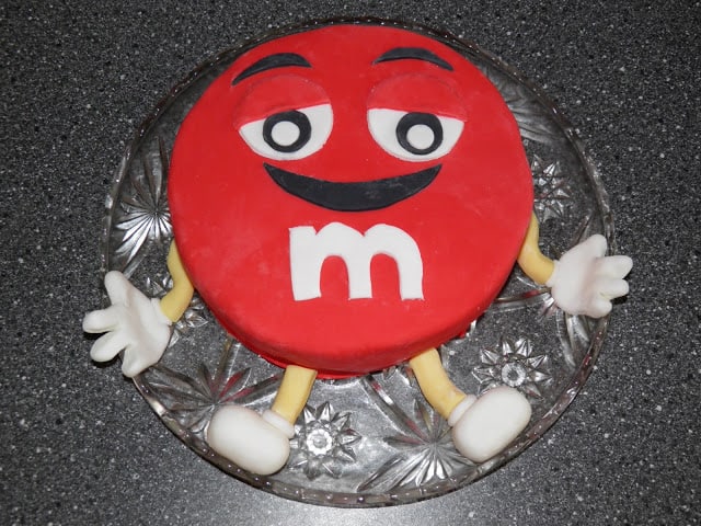 Chokoladekage med M&Ms fyld