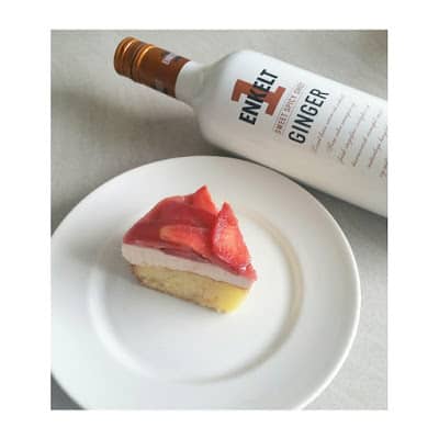 Jordbær cheesecake med marcipanbund