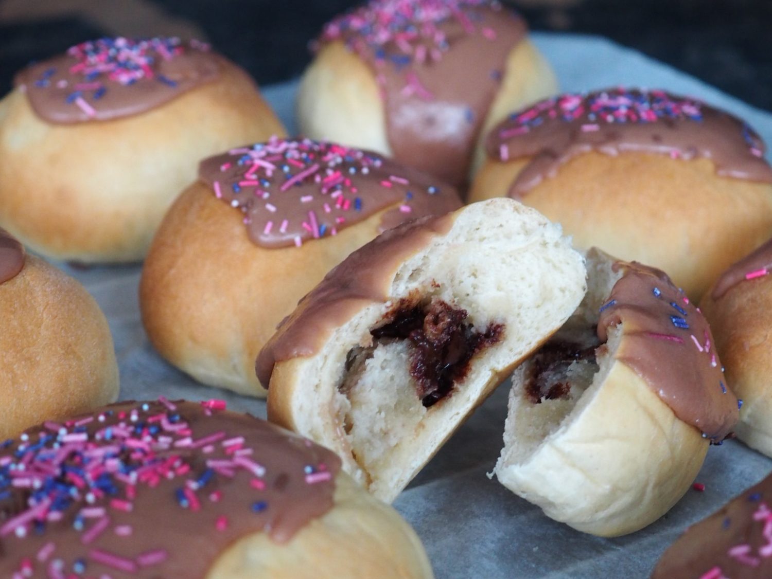 Fastelavnsboller med marcipan, banan og chokolade opskrift