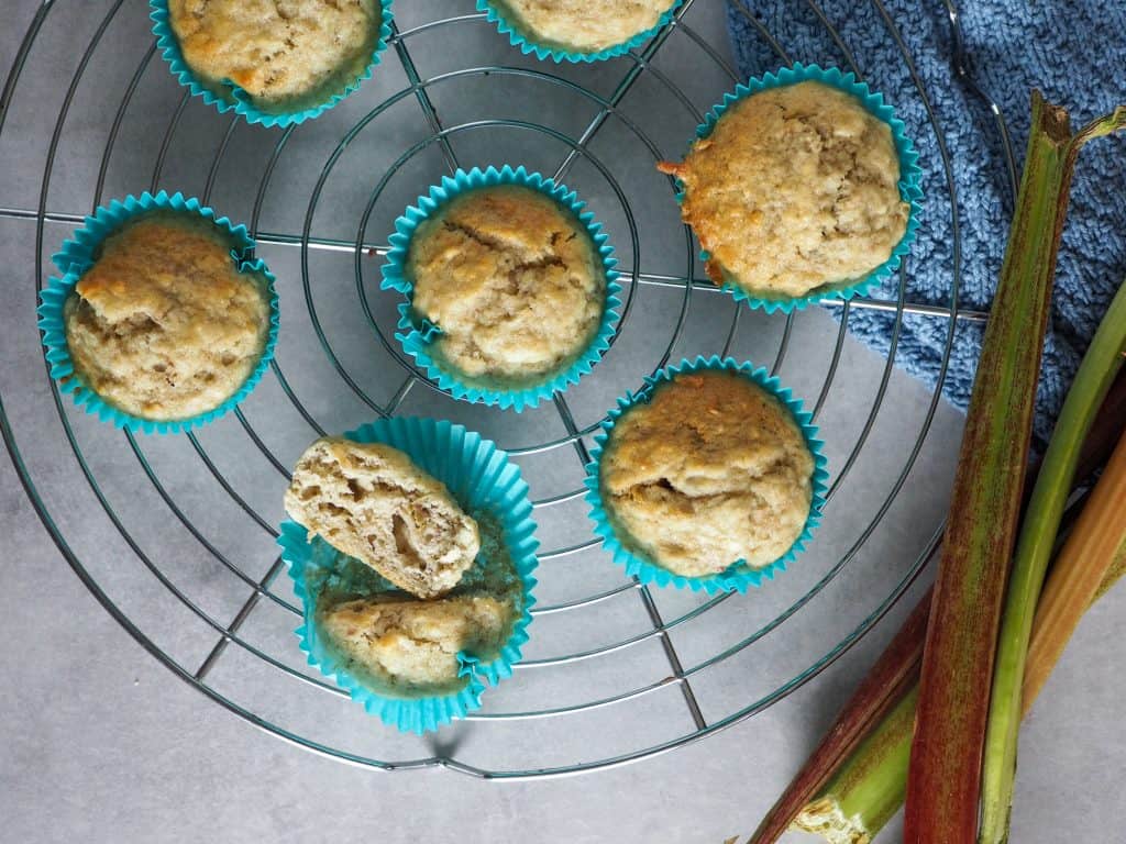 Rabarbersaft rester rabarbermuffins med marcipan