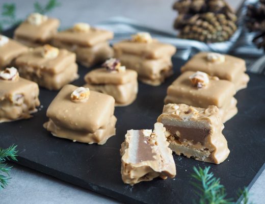 Konfekt med nougat og krokant af hasselnødder