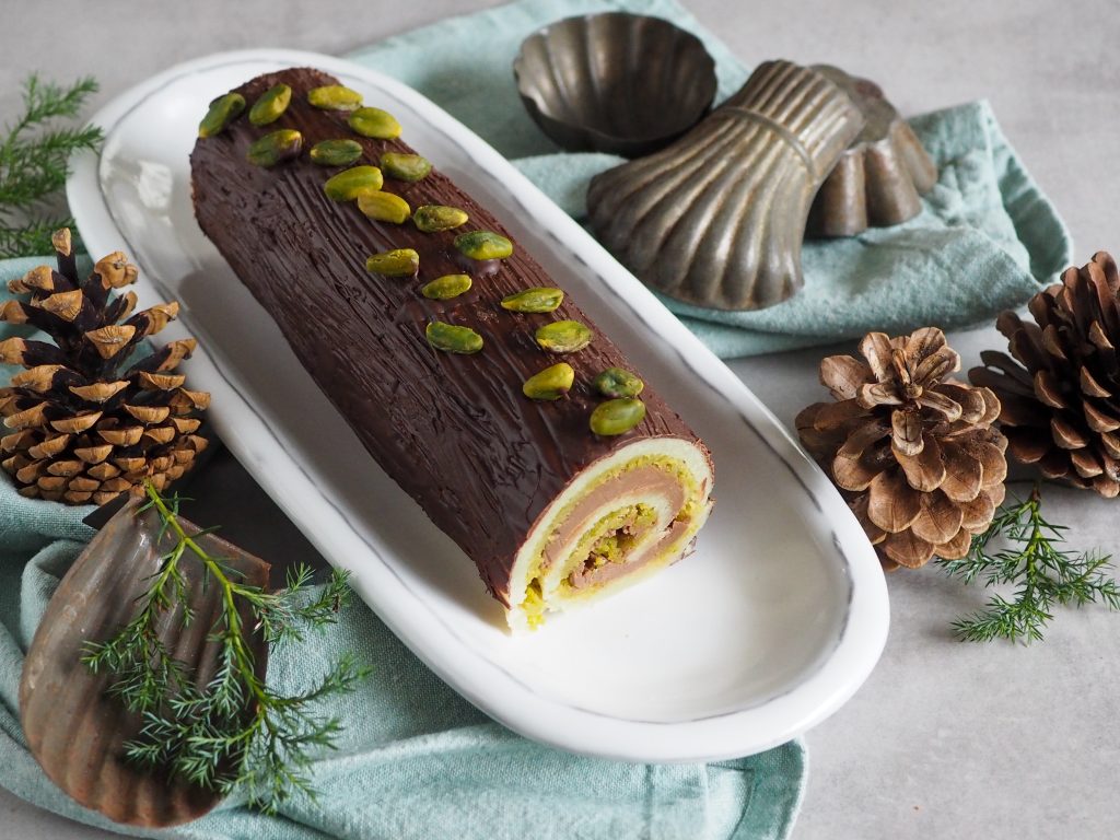 Marcipanroulade med nougat og pistacie