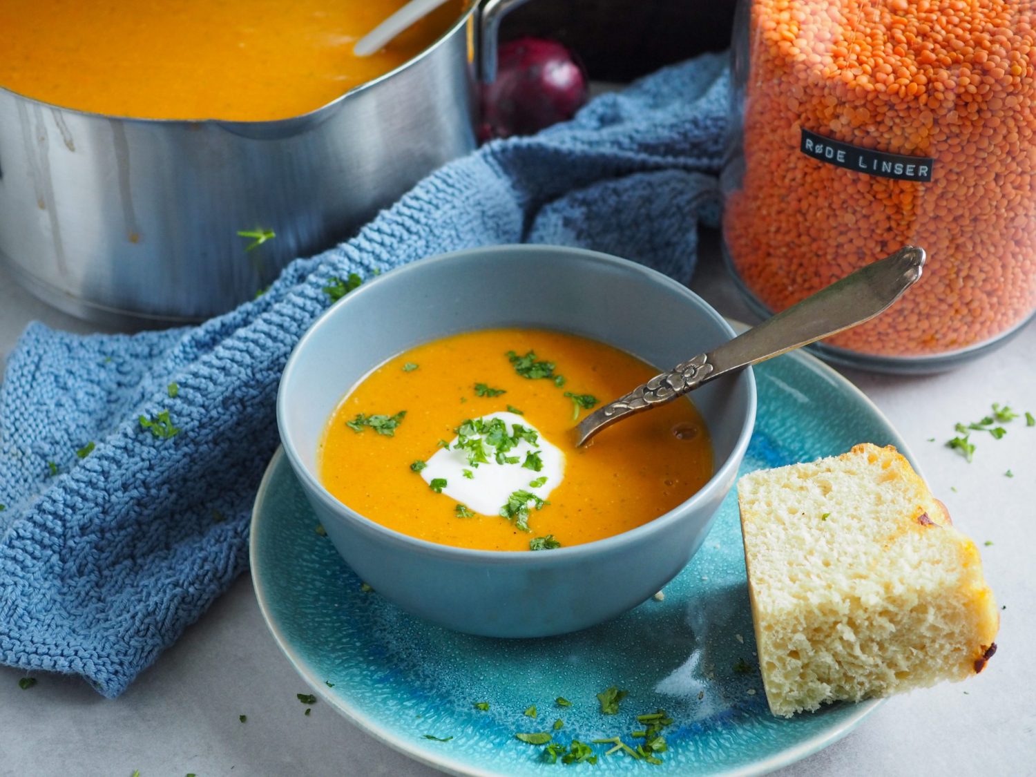 Rød linsesuppe med kokosmælk opskrift