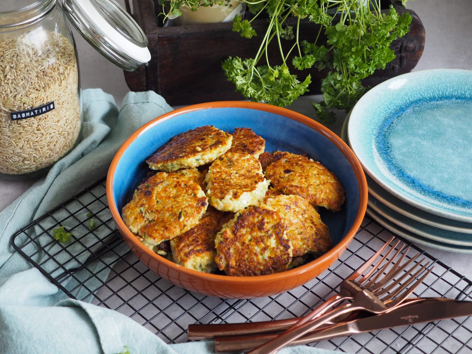 Risfrikadeller med feta opskrift