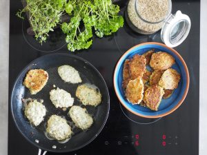 Risfrikadeller med feta opskrift