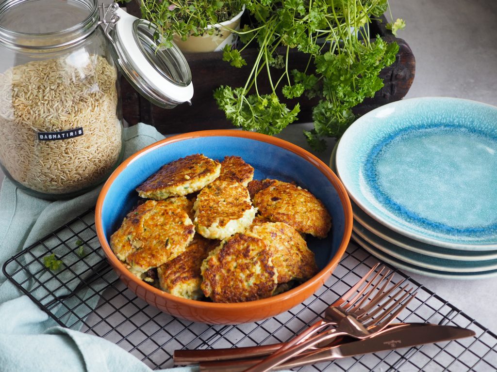 Risfrikadeller med feta opskrift