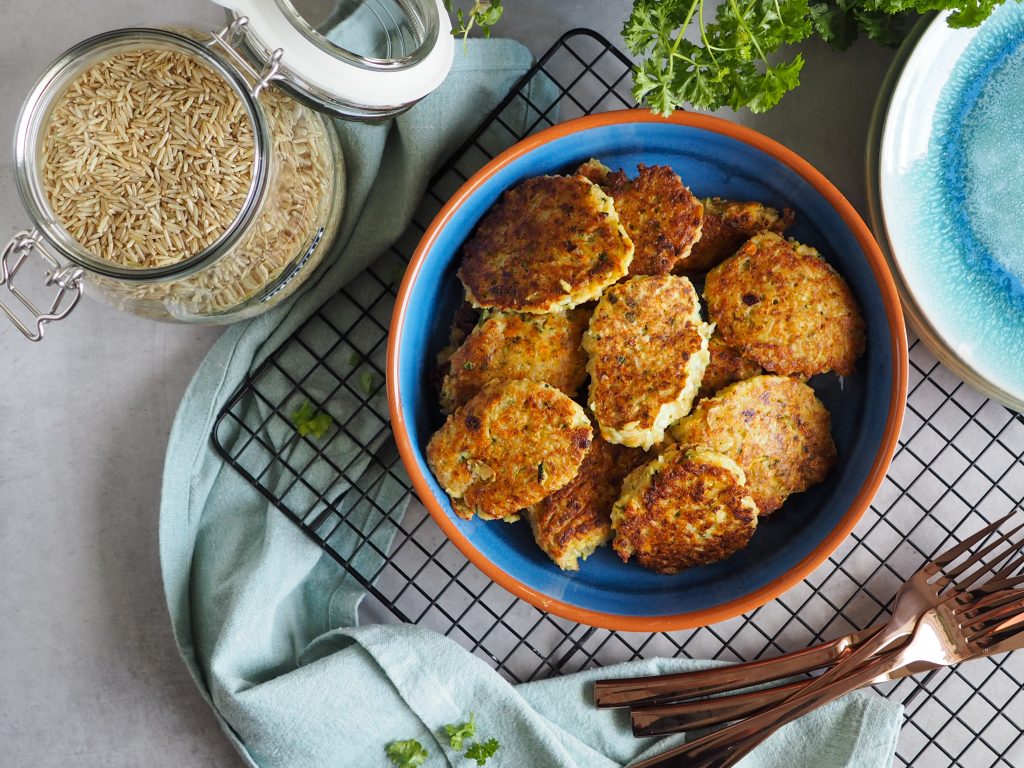 Risfrikadeller med feta opskrift