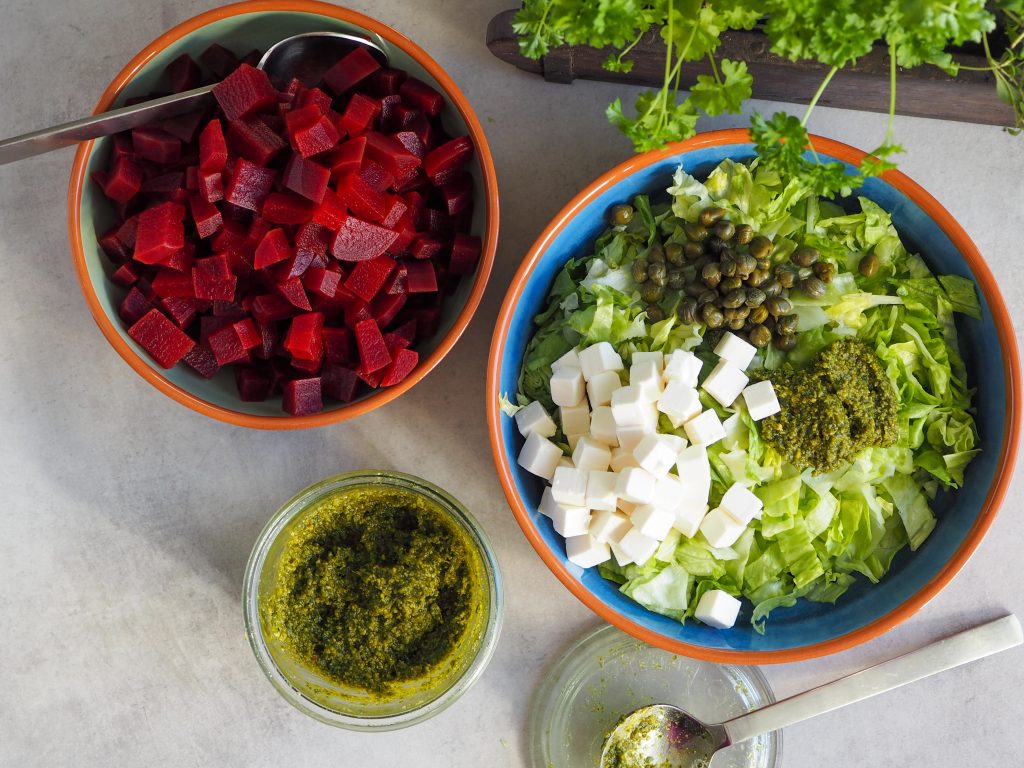 Rødbedesalat med feta og persille