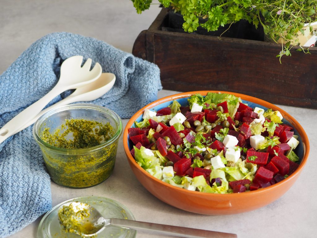 Rødbedesalat med feta og persille