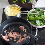 Pasta med spinat og bacon opskrift