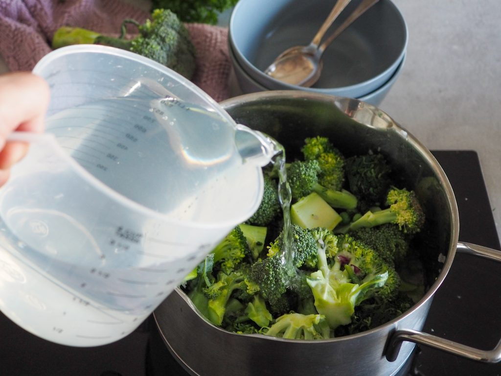 Broccolisuppe med kokosmælk opskrift