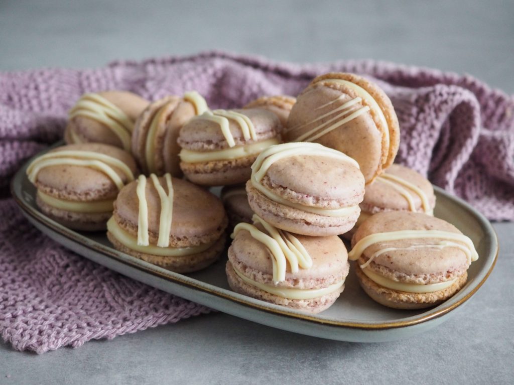 Hindbær macarons med frysetørrede hindbær