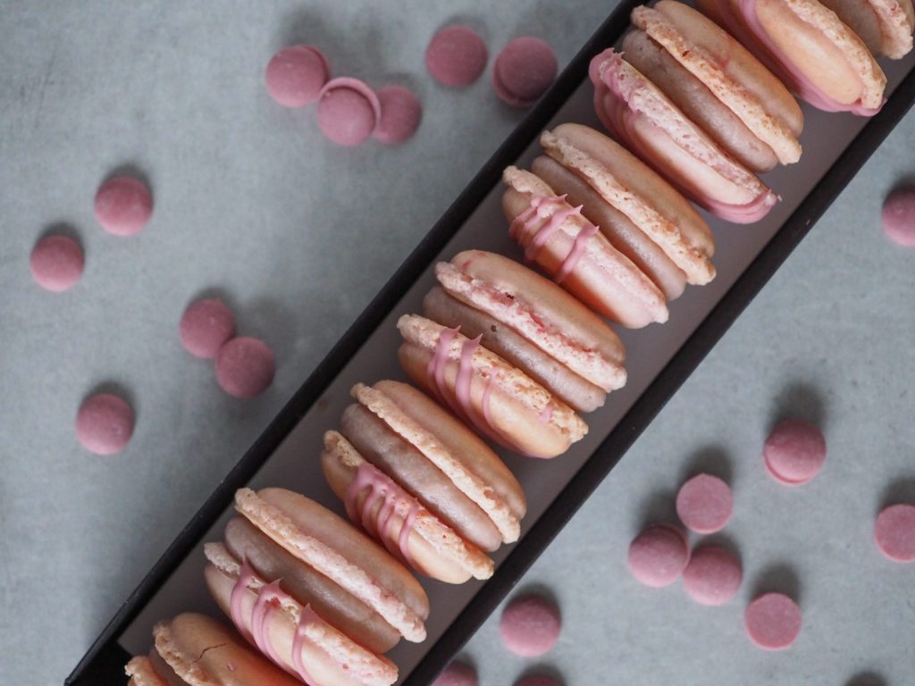 Lyserøde macarons med ruby ganache