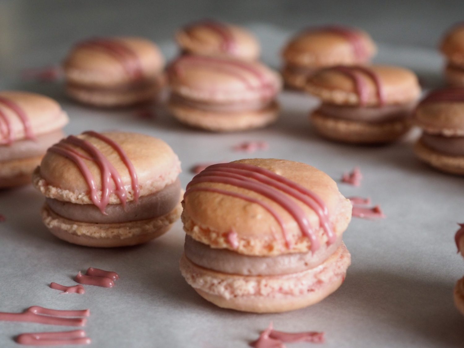 Lyserøde macarons med ruby ganache