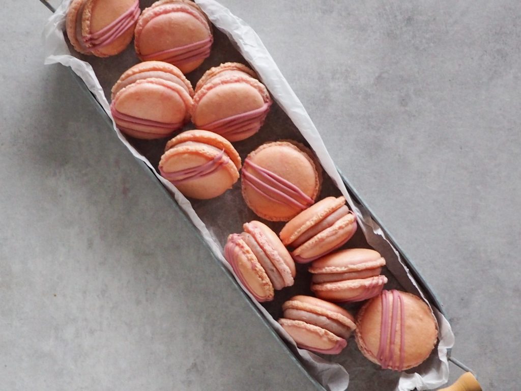 Lyserøde macarons med ruby ganache