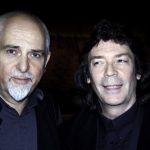 Peter Gabriel with Steve Photo © Maurizio Vicedomini da http://www.hackettsongs.com