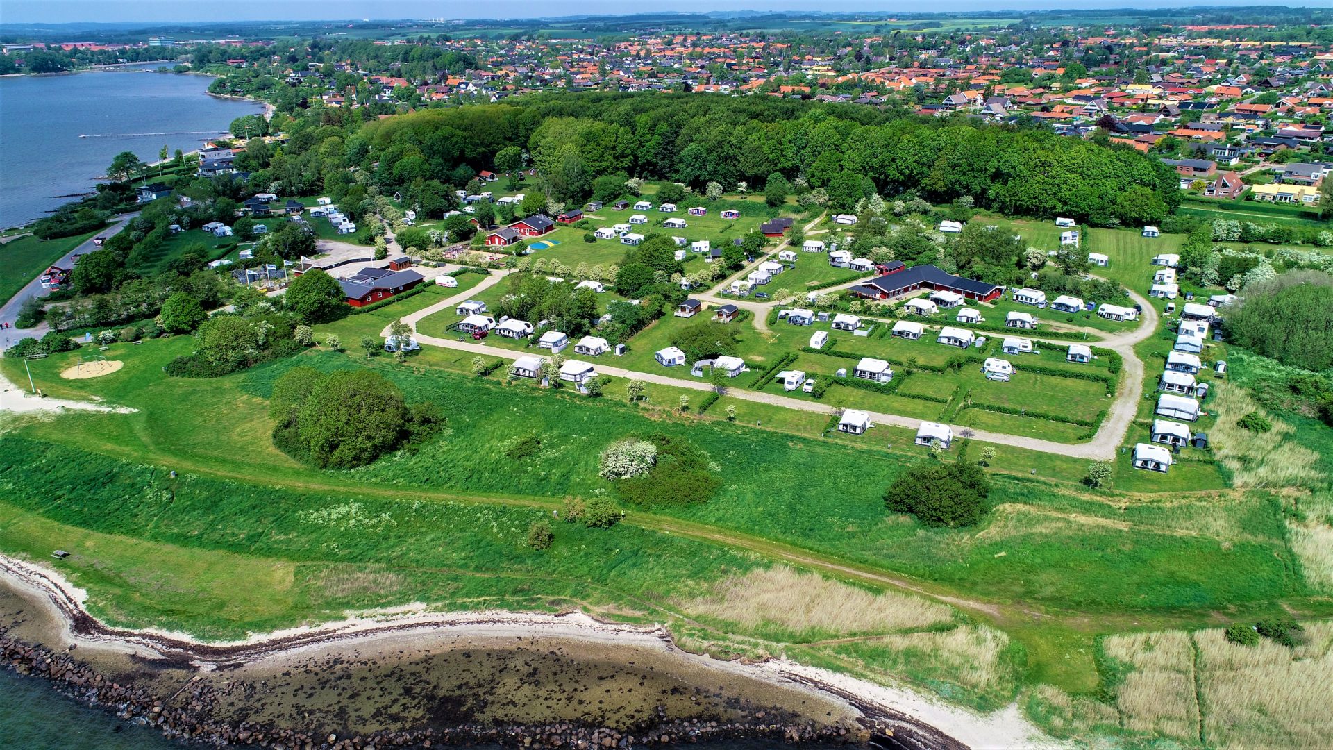 Overnatning ved Horsens Fjord på Horsens City Camping.