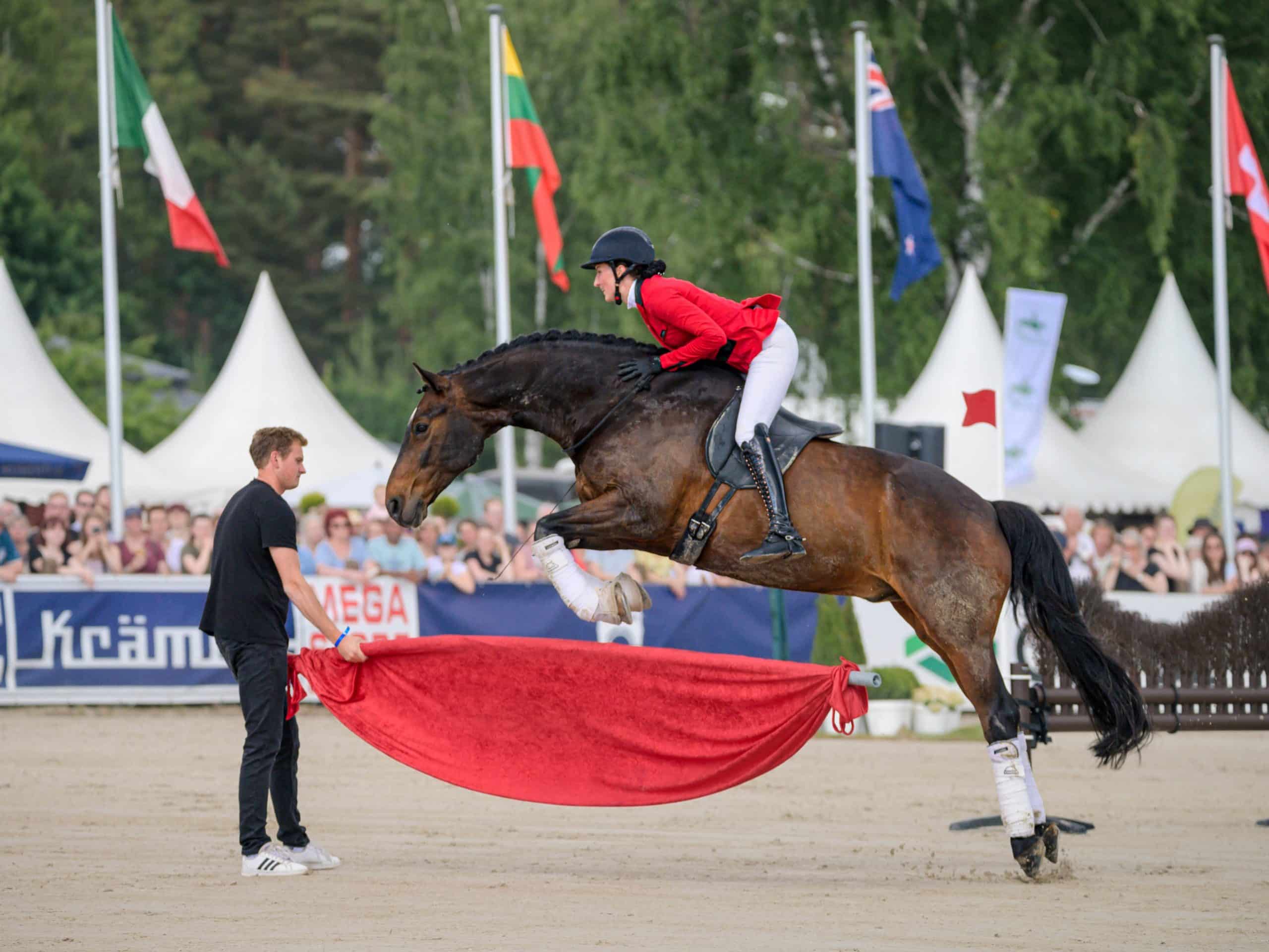 Pferdetrainerin Lisa Röckener aus dem Landkreis Osnabrück und ihr Valoo sind einer der Show-Acts am Samstagabend Foto: Per Lüß